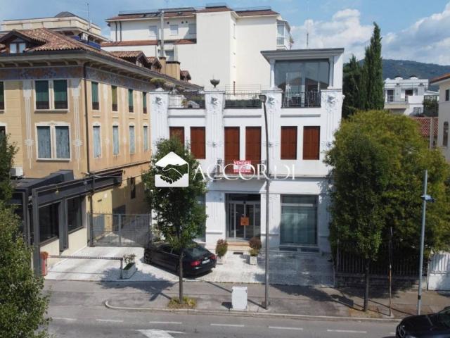 Palazzo in vendita a Pilastroni, Bassano Del Grappa