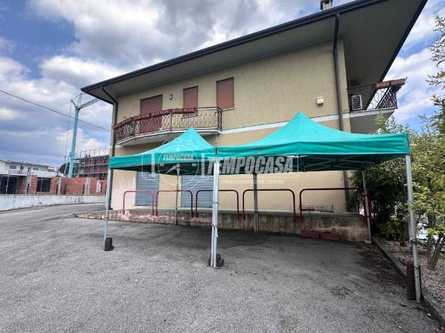 Palazzo in vendita a Bassano Del Grappa, Veneto
