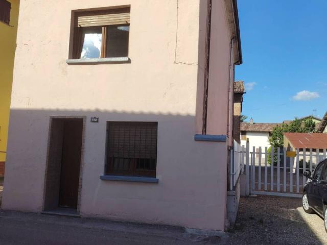 Villa Indipendente in vendita a Bastida Pancarana, Lombardia