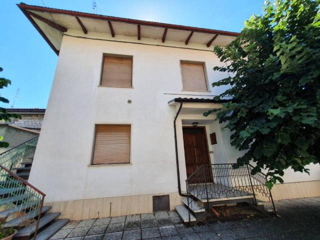 Palazzo in vendita a Marche, Macerata
