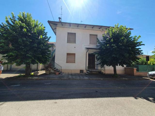 Palazzo in vendita a Marche, Macerata