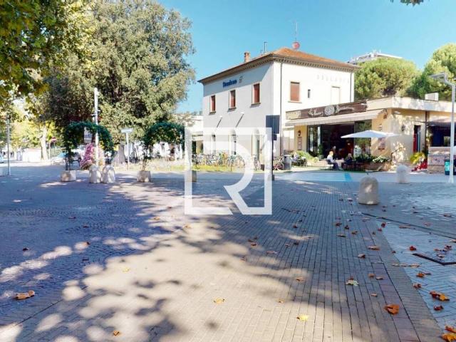 Palazzo in vendita a Bellaria, Bellaria-Igea Marina