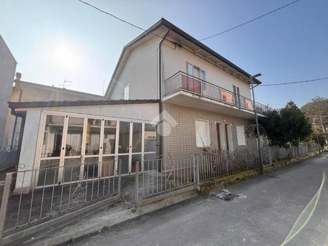 Palazzo in vendita a Bellaria, Reggio Emilia