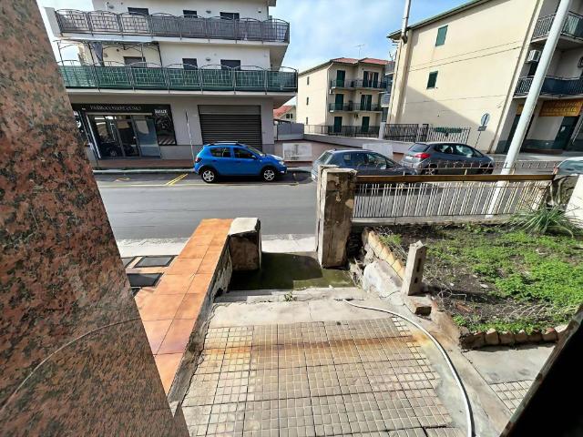 Palazzo in vendita a Belpasso, Sicilia