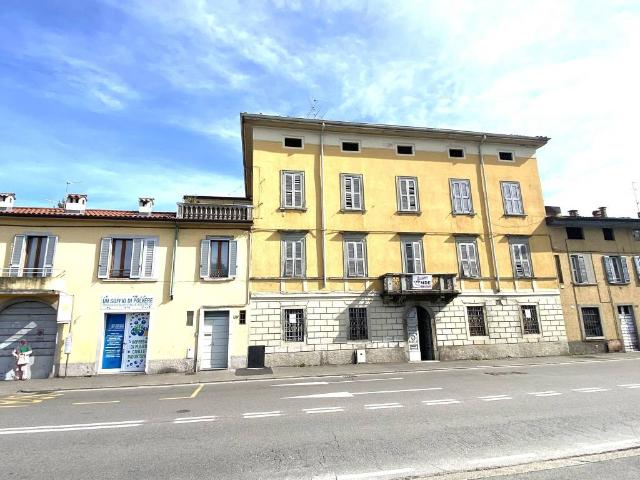 Palazzo in vendita a Bergamo, Lombardia