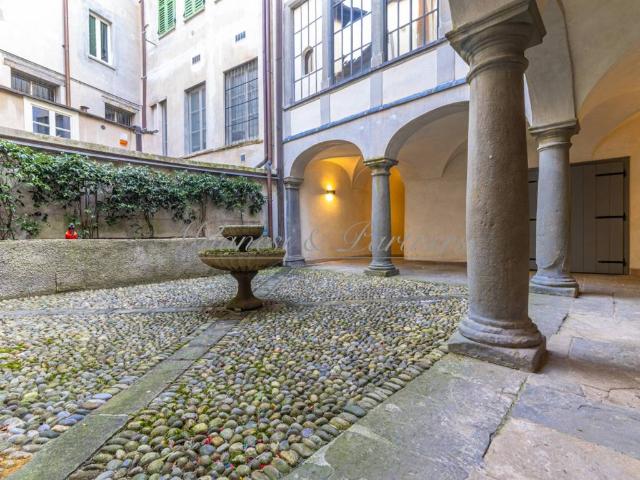 Palazzo in vendita a Città Alta, Bergamo