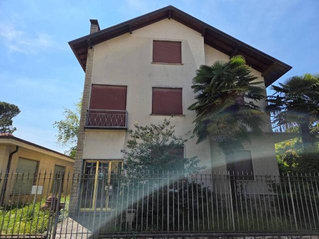 Palazzo in vendita a Bergamo, Lombardia
