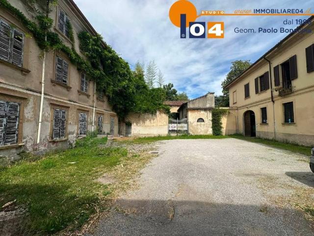 Palazzo in vendita a Besana In Brianza, Lombardia
