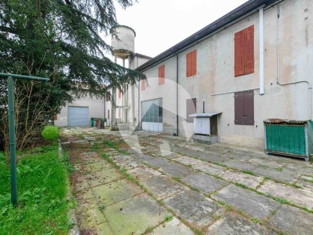 Palazzo in vendita a Val d’Enza, Re