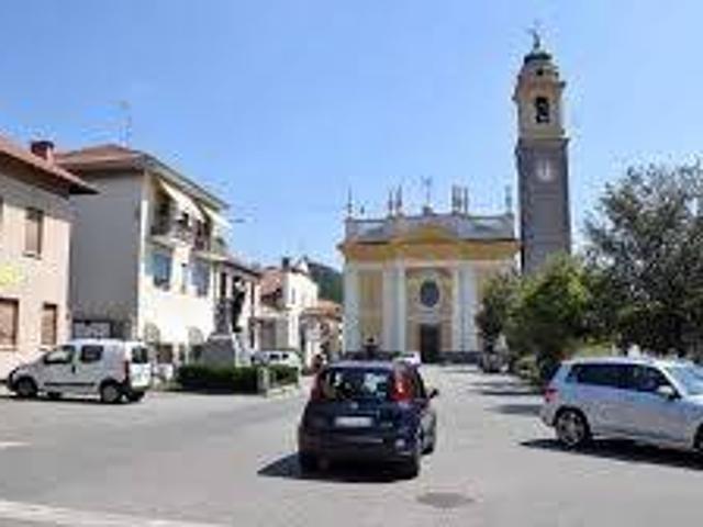 Palazzo in vendita a Prato, Piemonte