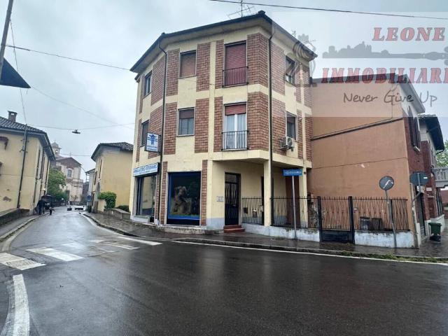 Palazzo in vendita a Unione dei Comuni I Fontanili, Binasco