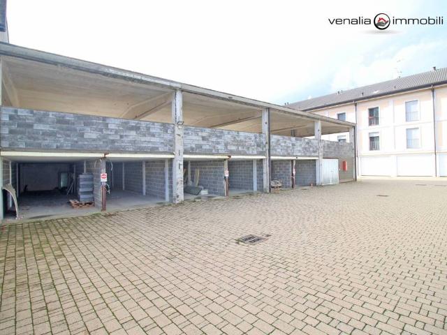 Palazzo in vendita a Unione dei Comuni I Fontanili, Binasco