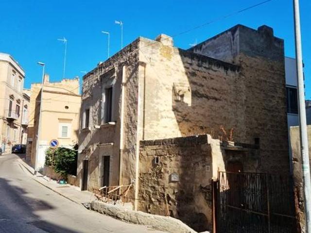 Palazzo in vendita a Puglia, Barletta-andria-trani