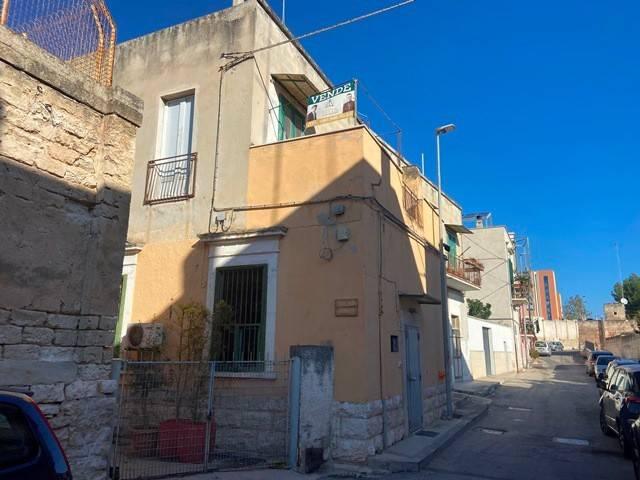 Palazzo in vendita a Puglia, Barletta-andria-trani
