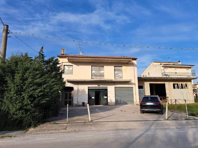 Palazzo in vendita a Colle D'anchise, Molise