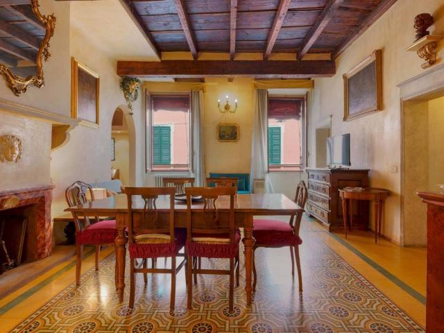 Palazzo in vendita a Santo Stefano, Bologna