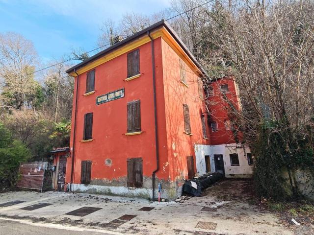 Palazzo in vendita a Santo Stefano, Bologna