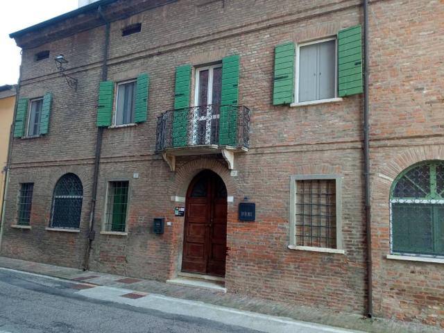 Palazzo in vendita a Borgo Mantovano, Revere