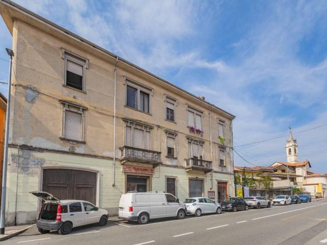 Palazzo in vendita a Borgomanero, Novara