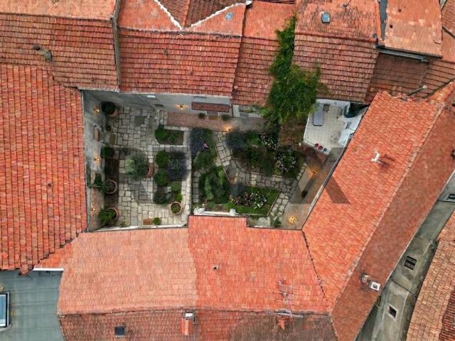 Palazzo in vendita a Borgomanero, Novara