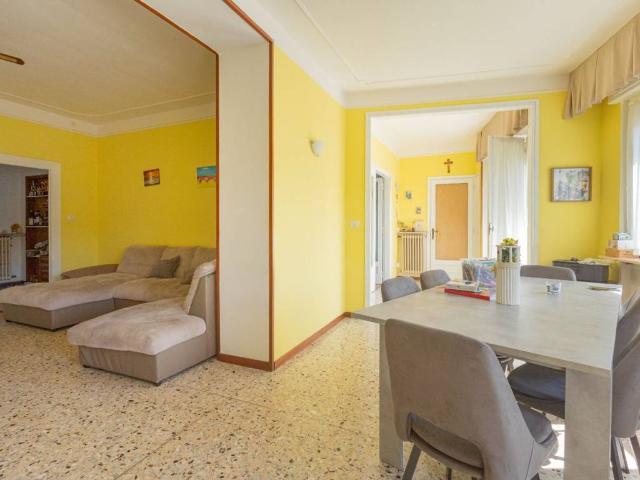 Palazzo in vendita a Tabuloni, Borgomanero