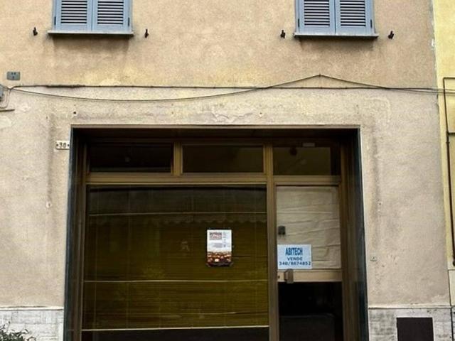 Palazzo in vendita a Borgonovo Val Tidone, Reggio Emilia