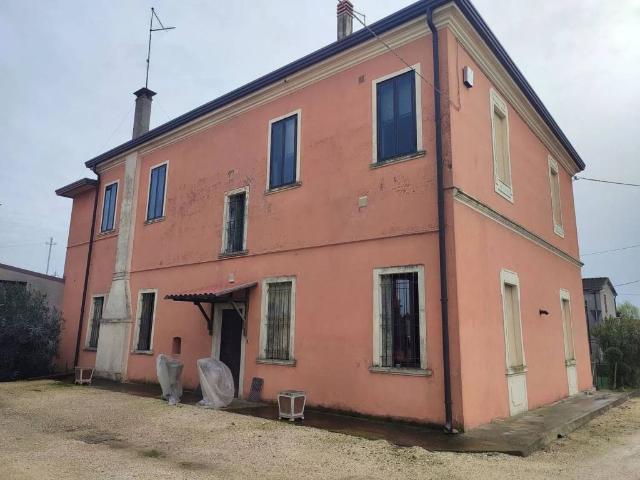 Palazzo in vendita a Boschi Sant'Anna, Verona