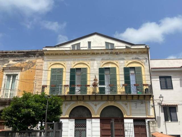 Palazzo in vendita a Boscotrecase, Campania