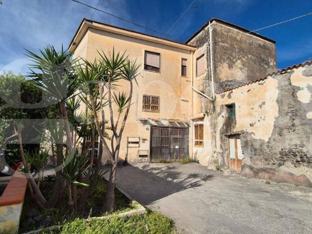 Palazzo in vendita a Boscotrecase, Campania