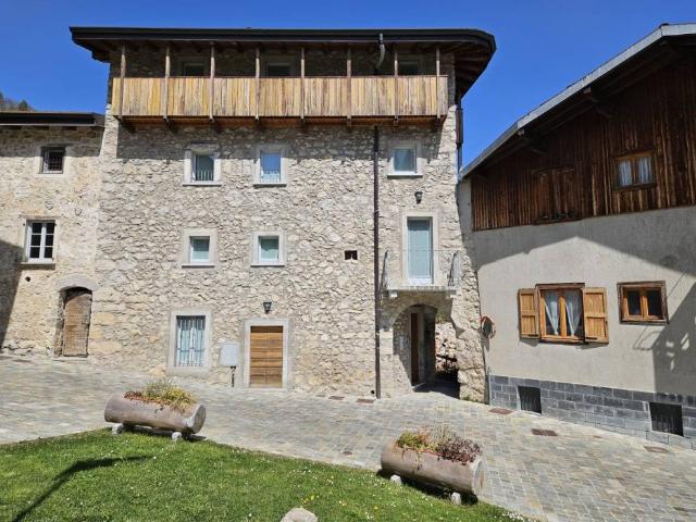 Palazzo in vendita a Comunità Montana della Valle Brembana, Bracca