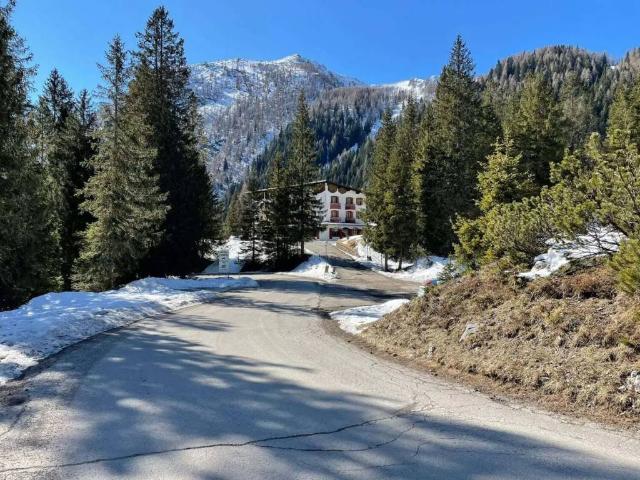 Palazzo in vendita a Comunità montana della valle Camonica, Breno