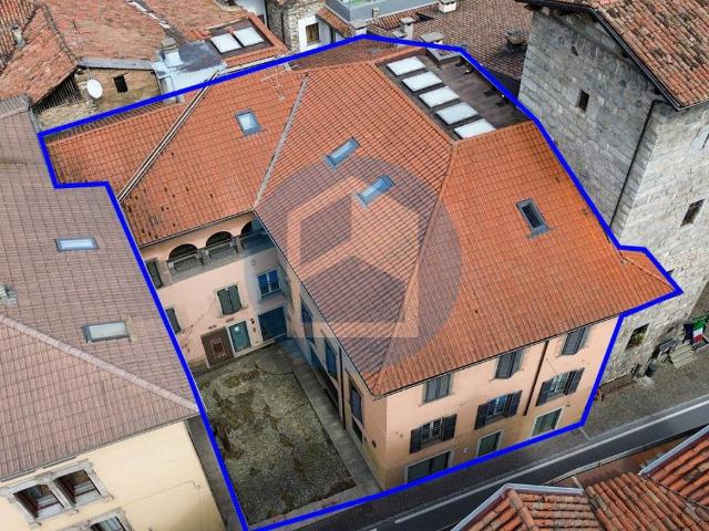 Palazzo in vendita a Comunità montana della valle Camonica, Breno
