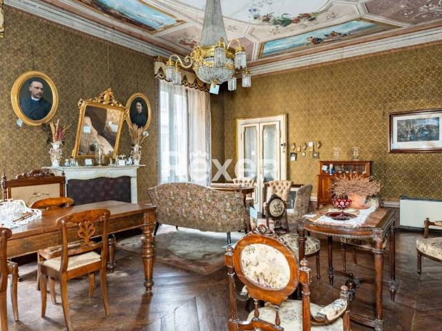 Palazzo in vendita a Comunità montana della valle Camonica, Breno