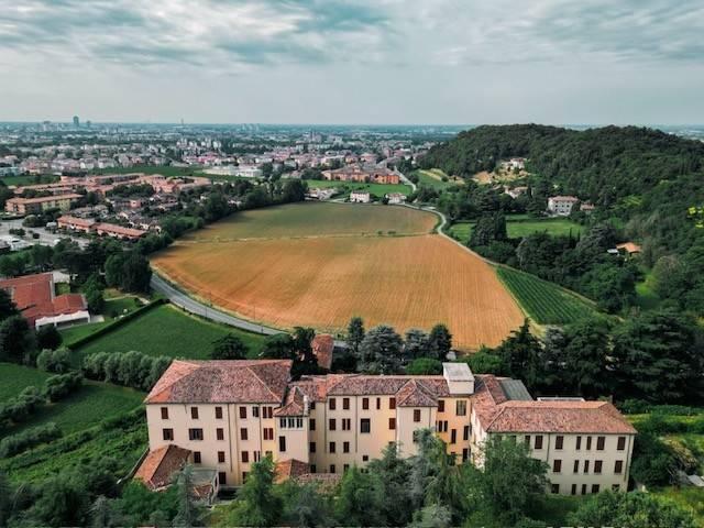 Palazzo in vendita a Zona Ovest, Brescia
