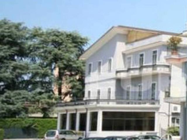 Palazzo in vendita a Zona Est, Brescia