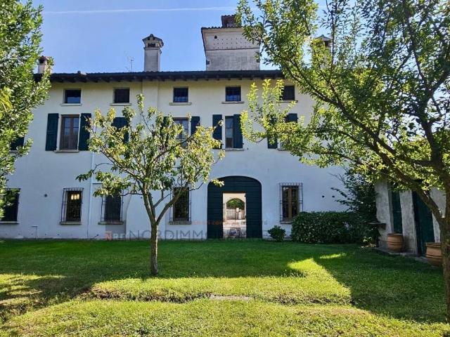 Palazzo in vendita a Zona Sud, Brescia