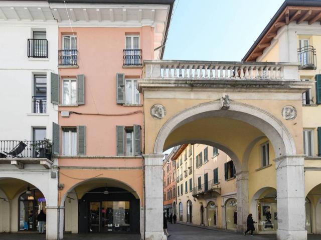 Palazzo in vendita a Zona Centro, Brescia