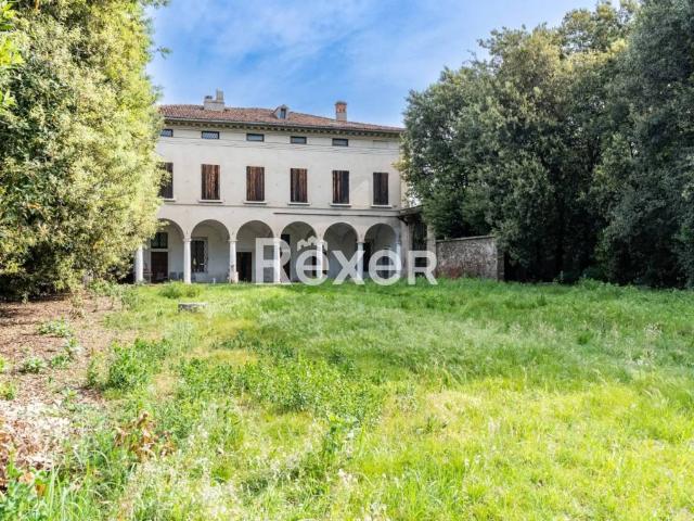 Palazzo in vendita a Zona Sud, Brescia