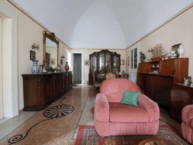 Palazzo in vendita a Cappuccini, Puglia