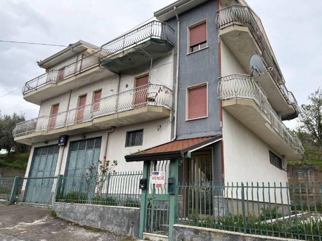 Palazzo in vendita a Bronte, Sicilia