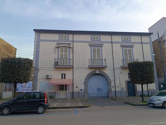 Palazzo in vendita a Brusciano, Campania