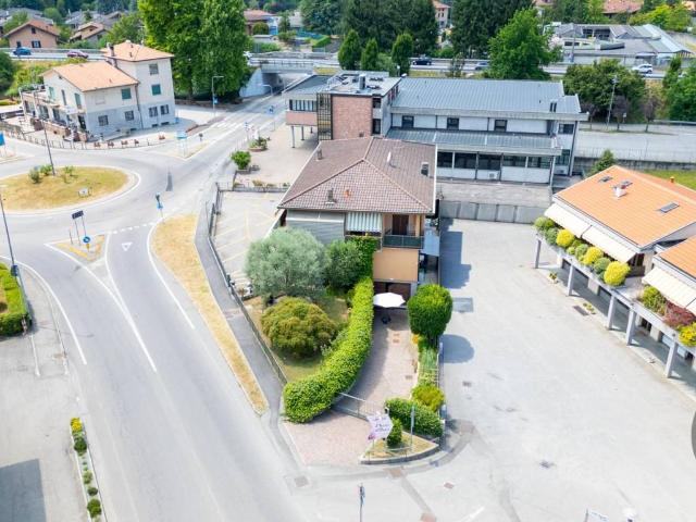 Palazzo in vendita a Buguggiate, Lombardia