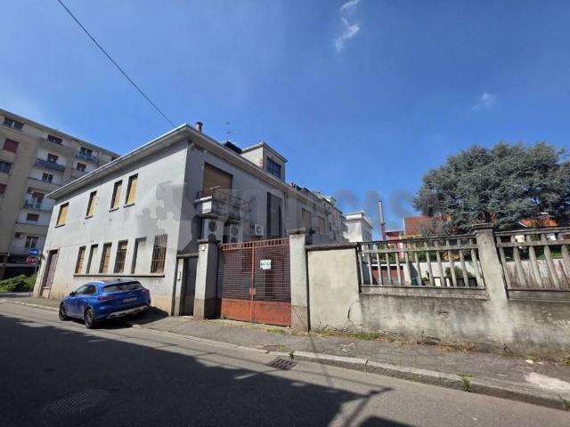 Palazzo in vendita a Busto Arsizio, Lombardia