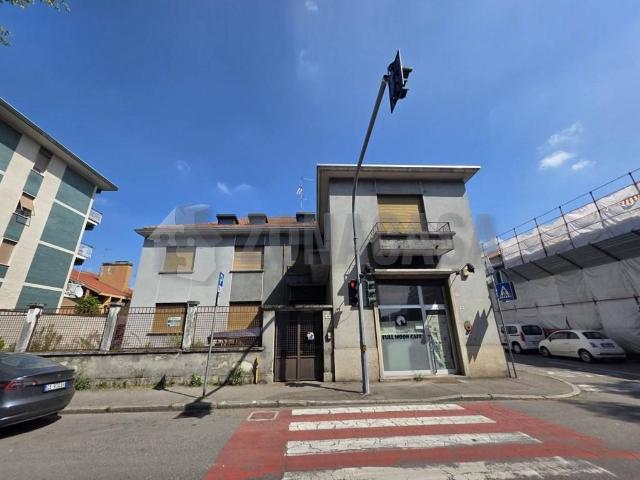 Palazzo in vendita a Busto Arsizio, Lombardia