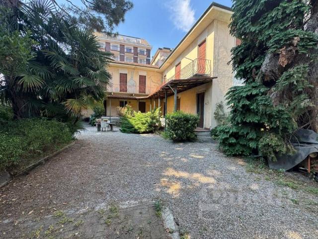 Palazzo in vendita a Sant'Edoardo, Busto Arsizio