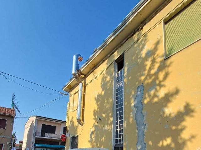 Palazzo in vendita a Busto Arsizio, Lombardia