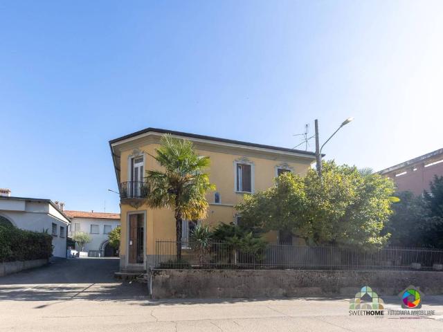 Palazzo in vendita a Cabiate, Lombardia