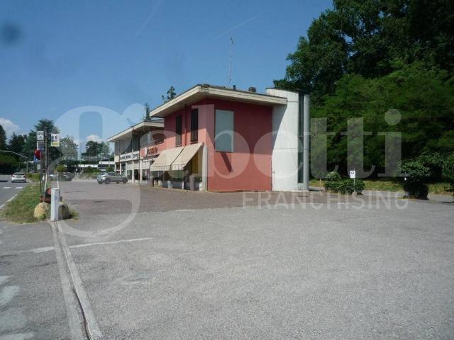 Palazzo in vendita a Cadrezzate con Osmate, Cadrezzate