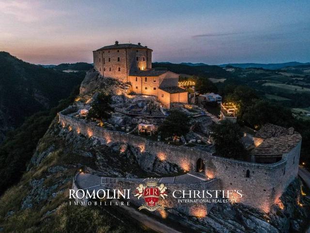 Palazzo in vendita a Marche, Pesaro E Urbino