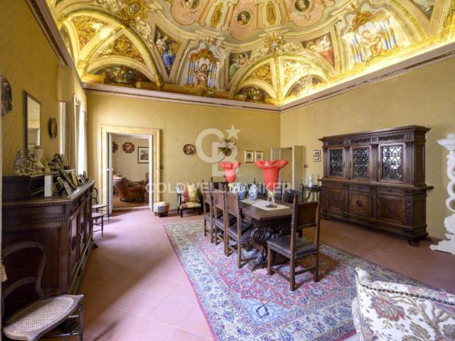 Palazzo in vendita a Cappuccini, Marche